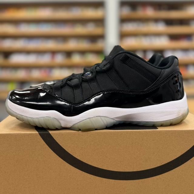 Jordan 11 Retro Low Space Jam - Preowned