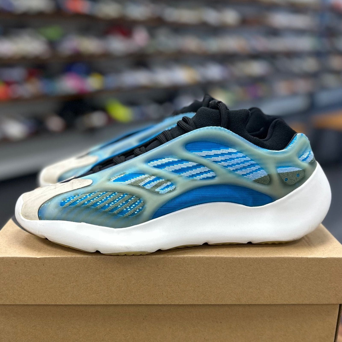 adidas Yeezy 700 V3 Arzareth - Preowned