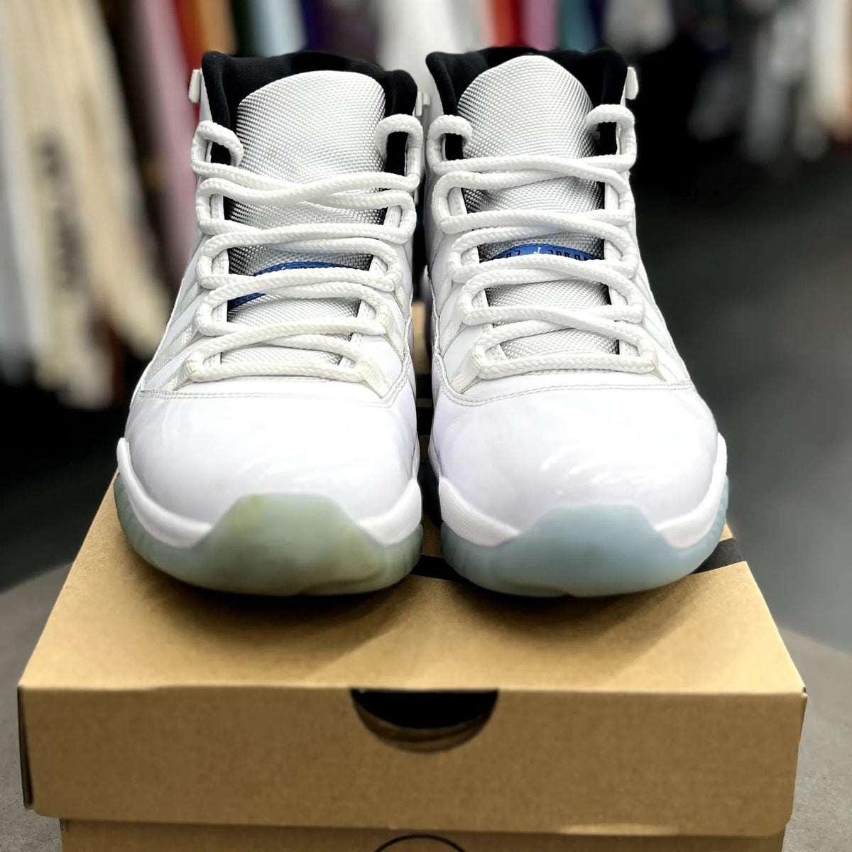 Jordan 11 Retro Legend Blue (2024) - Preowned