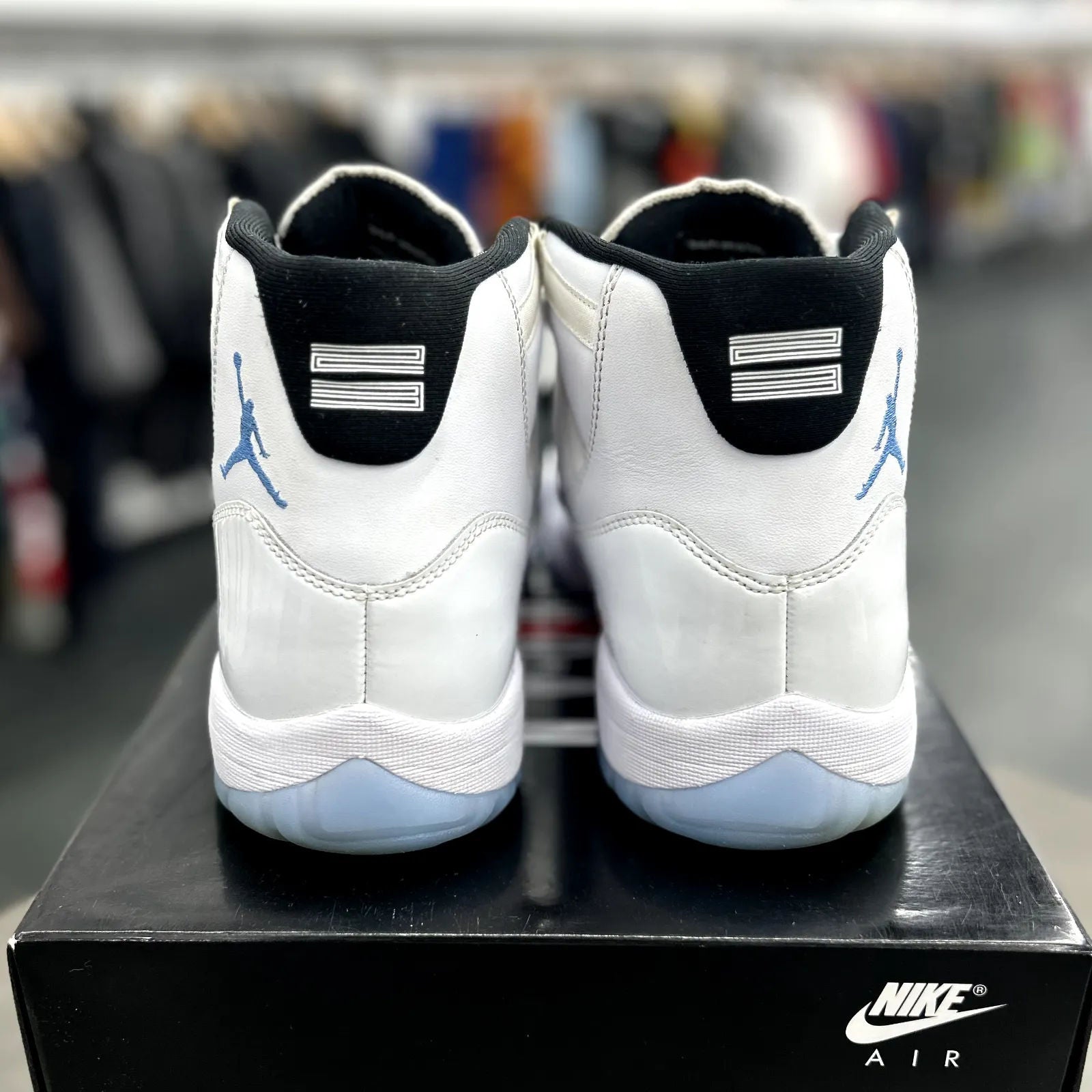 Jordan 11 Retro Legend Blue (2024) - Preowned