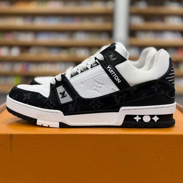 Louis Vuitton LV Trainer White Black - Preowned