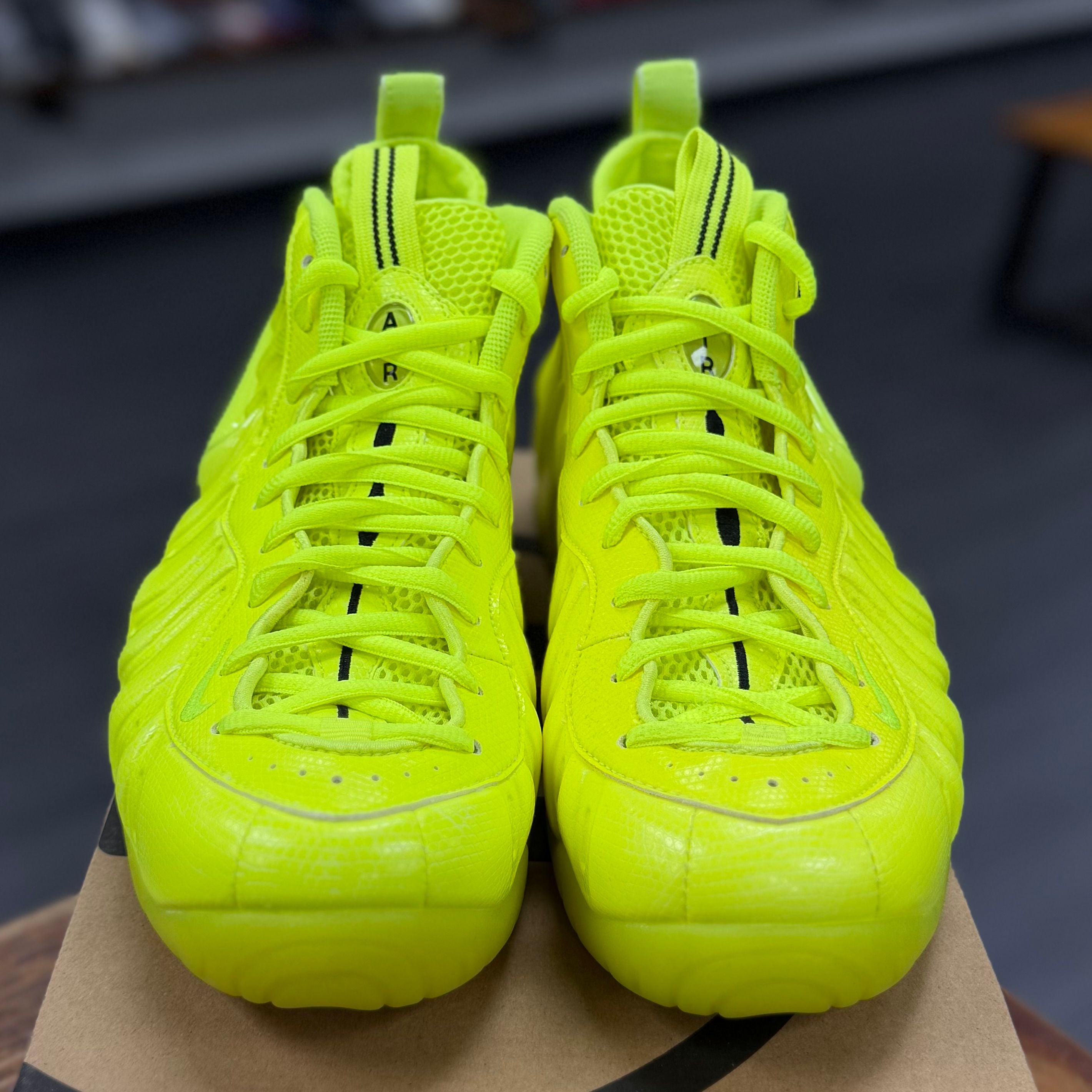 BRAND NEW STEAL - Nike Air Foamposite Pro Volt