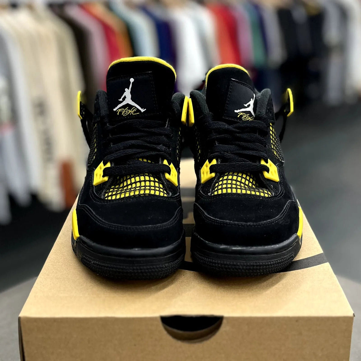Jordan 4 Retro Thunder (2023) (GS) - Preowned