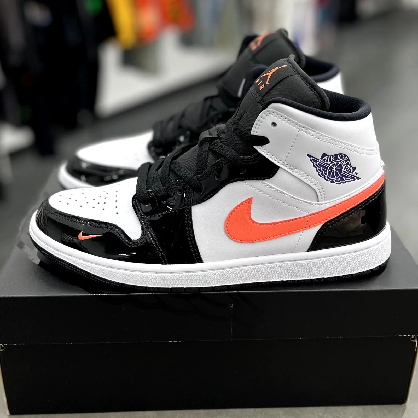 Jordan 1 Mid SE Mismatch Swoosh - Preowned