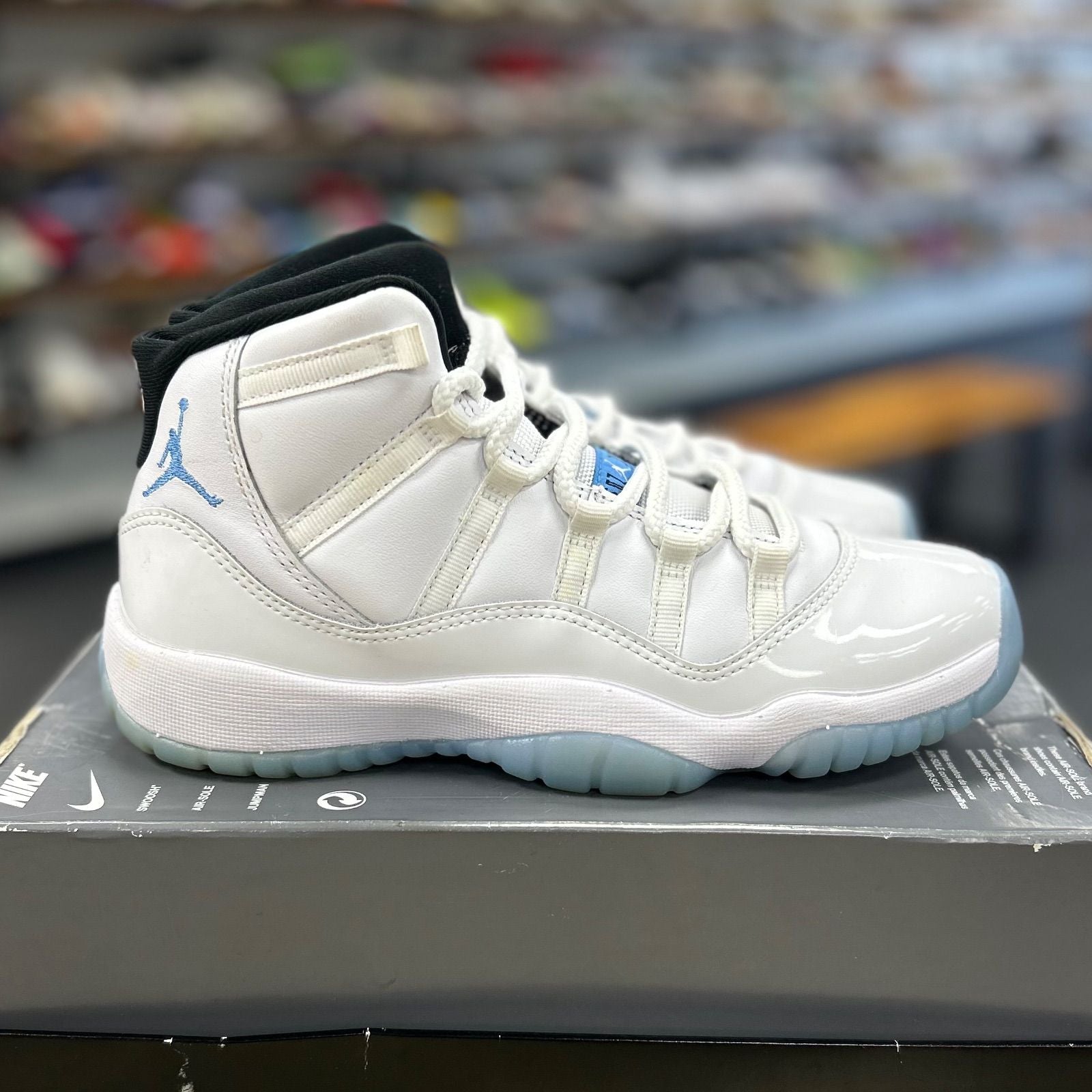 Jordan 11 Retro Legend Blue (2024) (GS) - Preowned
