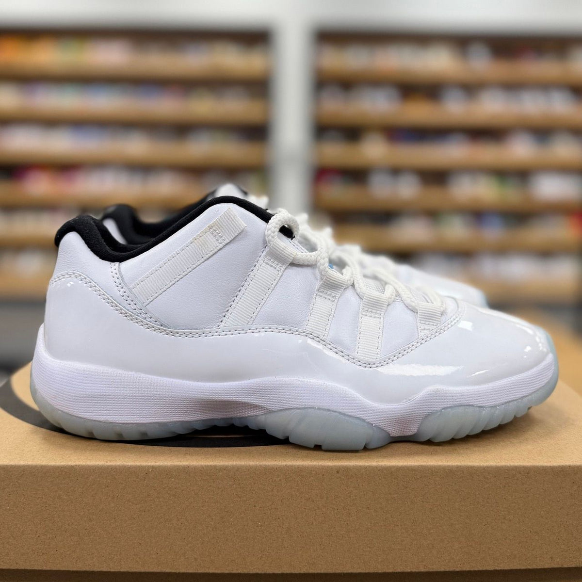 Jordan 11 Retro Low Legend Blue - Preowned