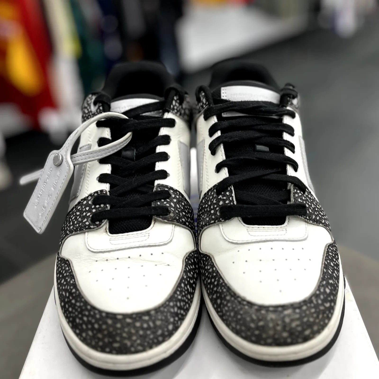 OFF-WHITE Out Of Office OOO Low Tops Black Grey with Dots - Preowned