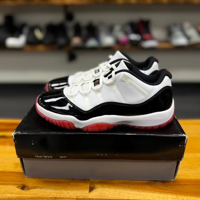 Jordan 11 Retro Low Concord Bred - Preowned
