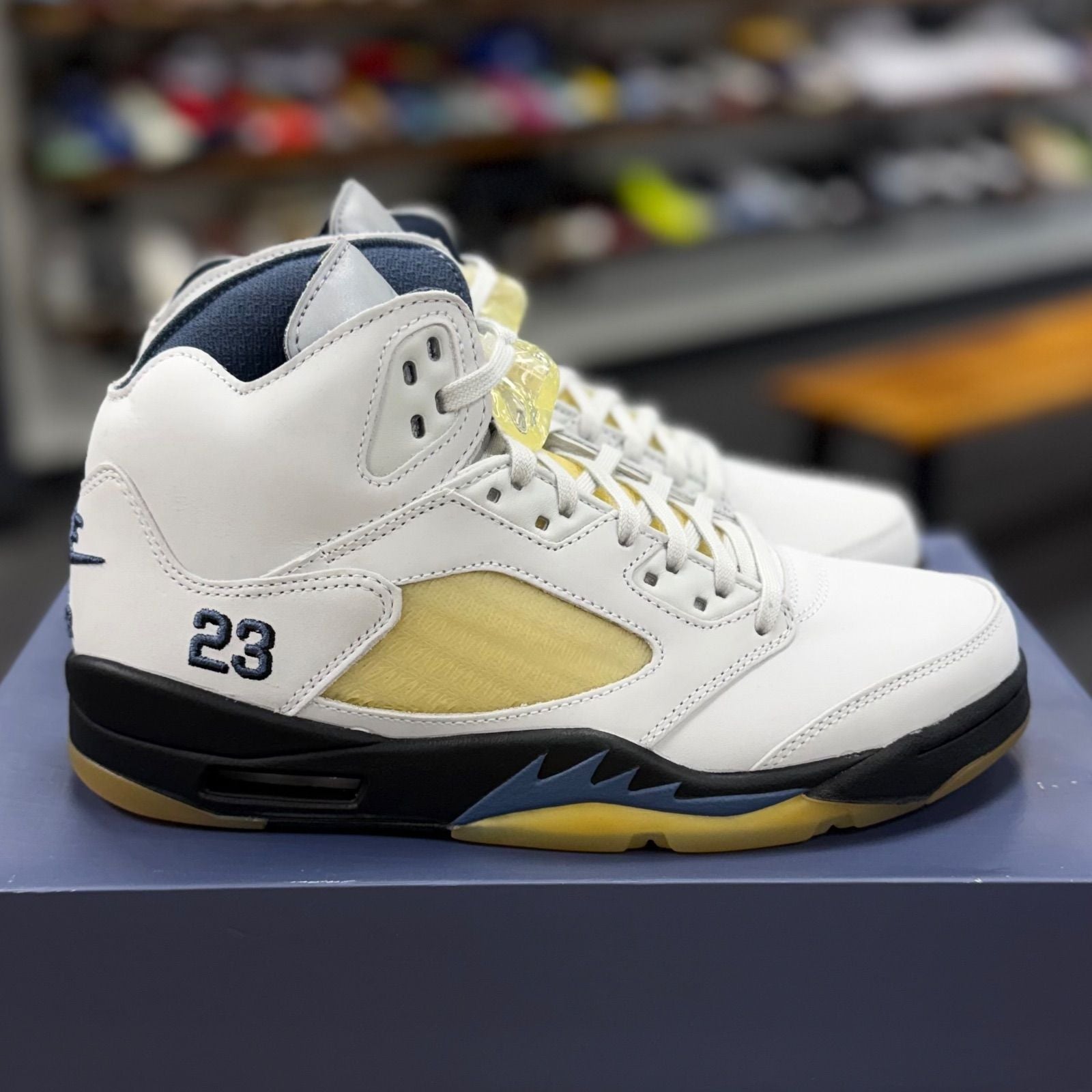 BRAND NEW STEAL - Jordan 5 Retro A Ma Maniére Dawn (Women's)