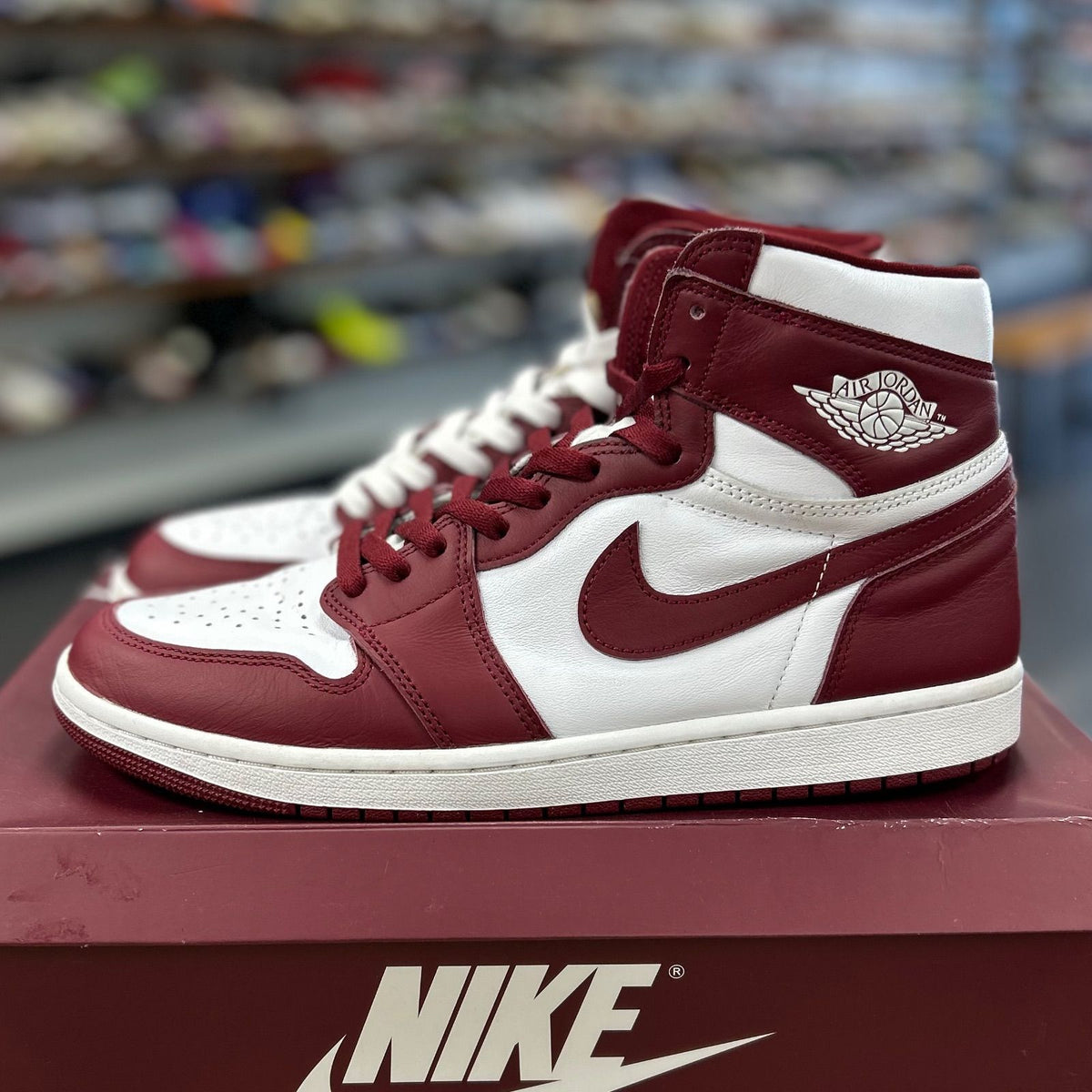 Jordan 1 Retro High OG Artisanal Team Red - Preowned