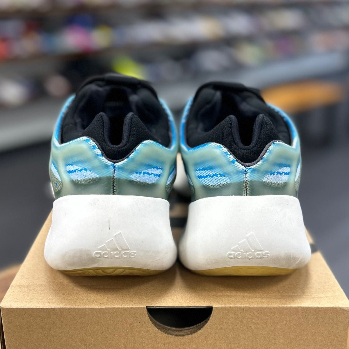 adidas Yeezy 700 V3 Arzareth - Preowned