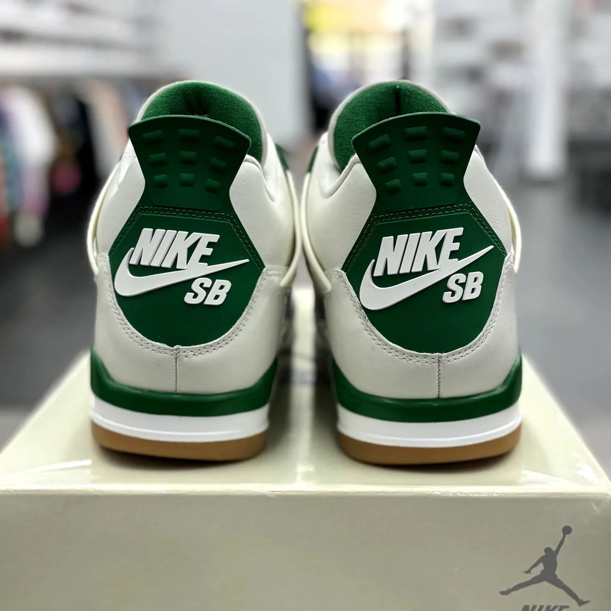 Jordan 4 Retro SB Pine Green - Preowned