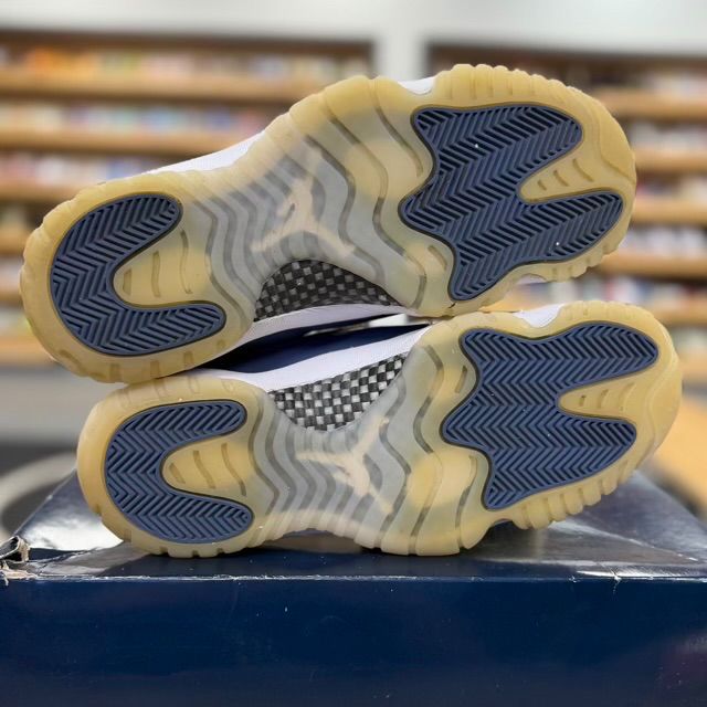 Jordan 11 Retro Low Diffused Blue - Preowned