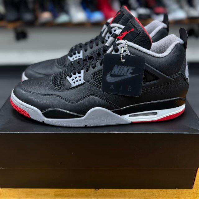 Jordan 4 Retro Bred Reimagined - Preowned