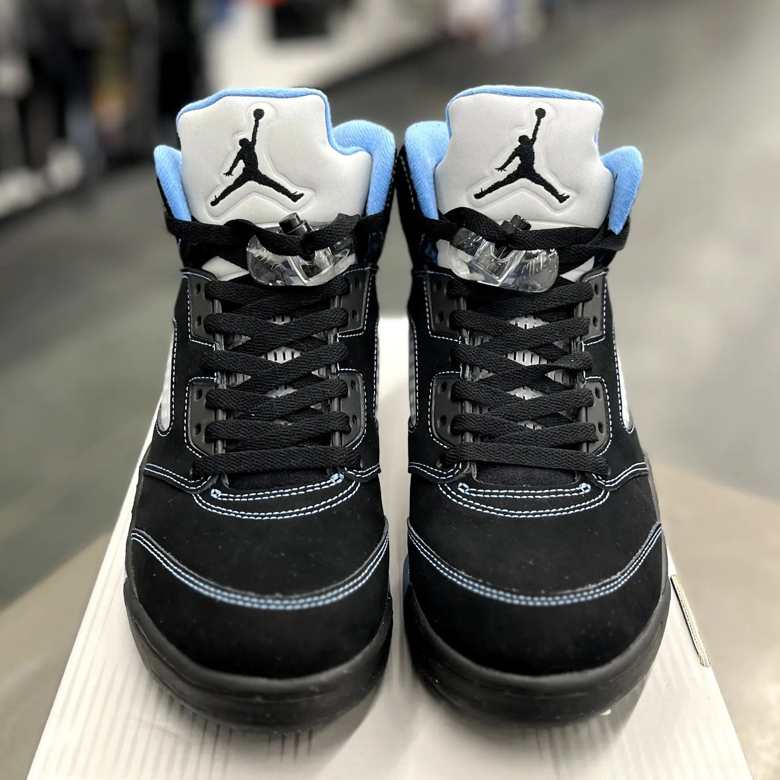 Jordan 5 Retro Black University Blue (2026) - Preowned