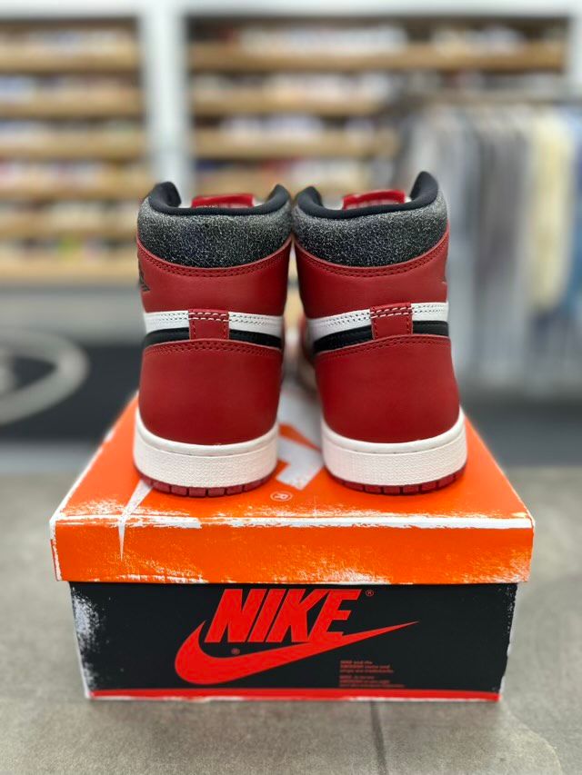 Jordan 1 Retro High OG Chicago Lost and Found - Preowned