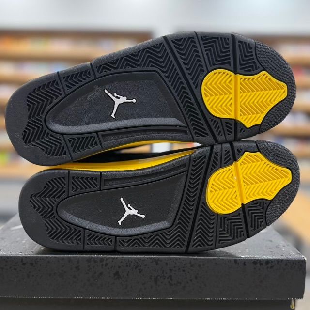 Jordan 4 Retro Thunder (2023) (GS) - Preowned