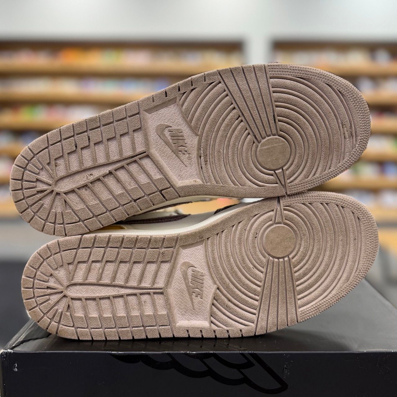 Air Jordan 1 Mid SE Craft Taupe Haze - Preowned