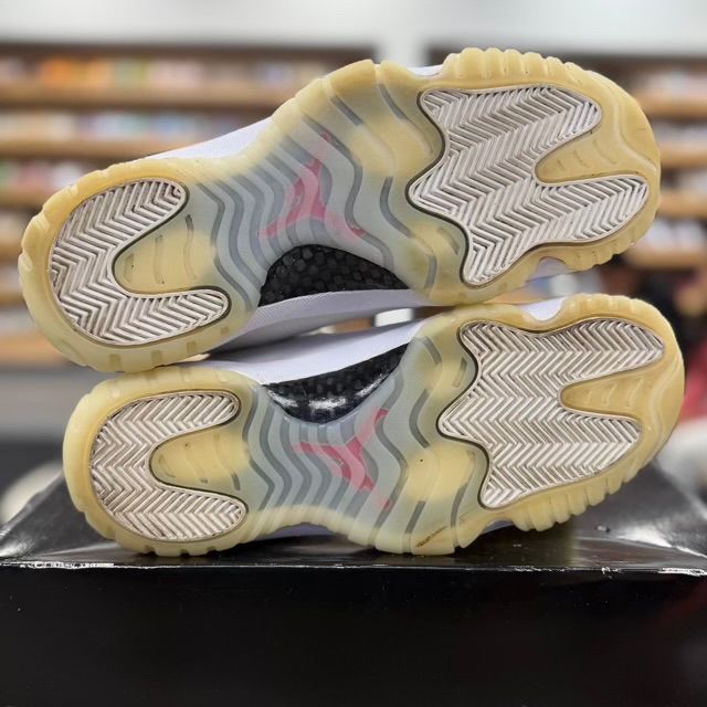 Jordan 11 Retro Platinum Tint - Preowned