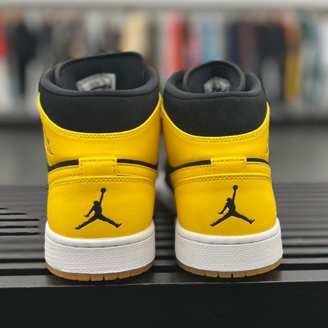 Jordan 1 Retro Mid New Love (2017) - Preowned