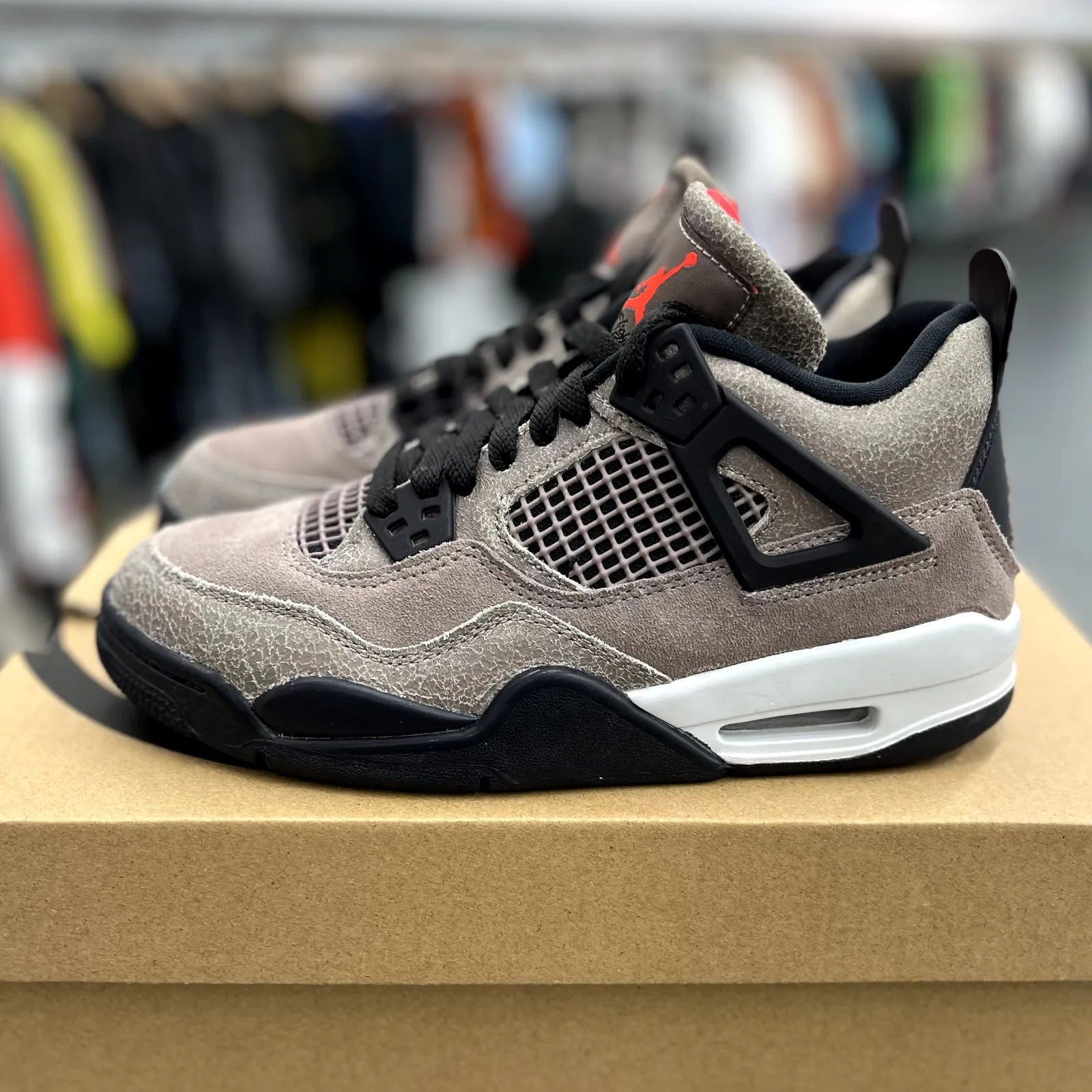 Jordan 4 Retro Taupe Haze (GS) - Preowned