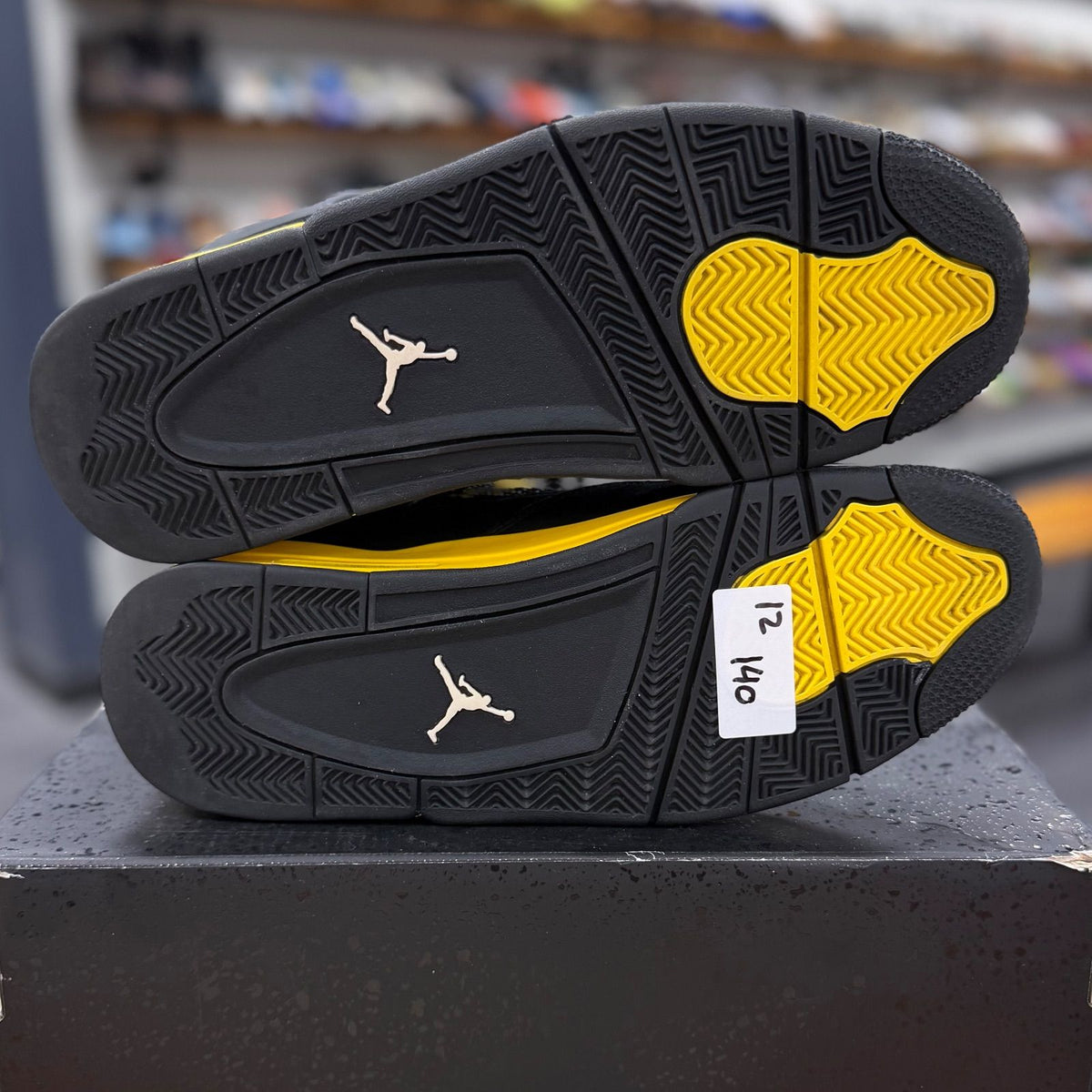 Jordan 4 Retro Thunder (2023) - Preowned
