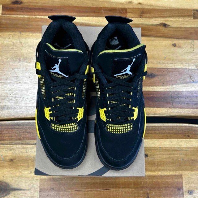 Jordan 4 Retro Thunder (2023) - Preowned