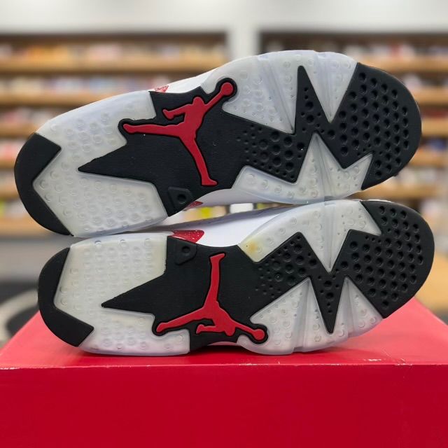 Jordan 6 Retro Red Oreo - Preowned