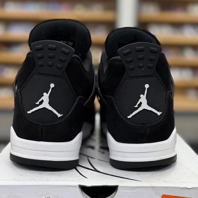 Jordan 4 Retro White Thunder - Preowned