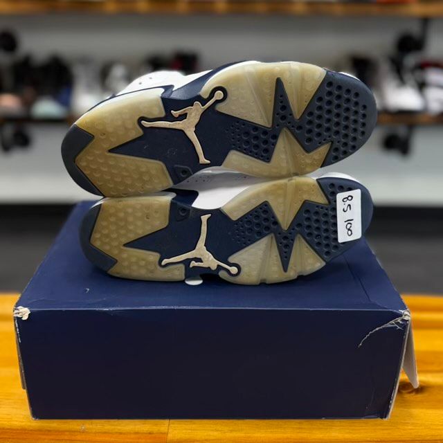 Jordan 6 Retro Midnight Navy (2022) - Preowned