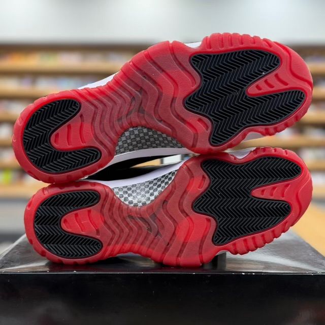Jordan 11 Retro Low Concord Bred - Preowned