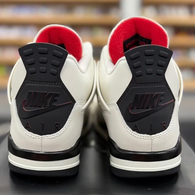 Jordan 4 Retro OG Flight Club - Preowned
