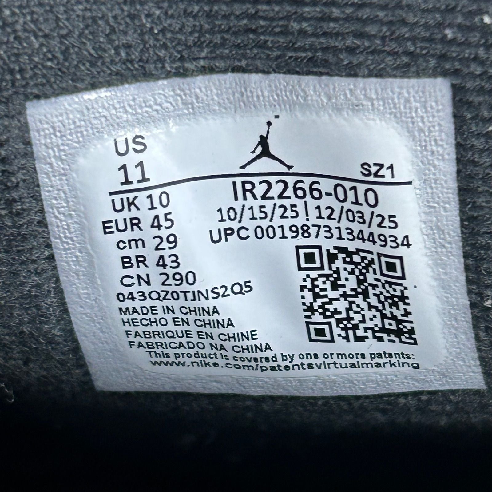 Jordan 6 Retro Cap and Gown - Preowned