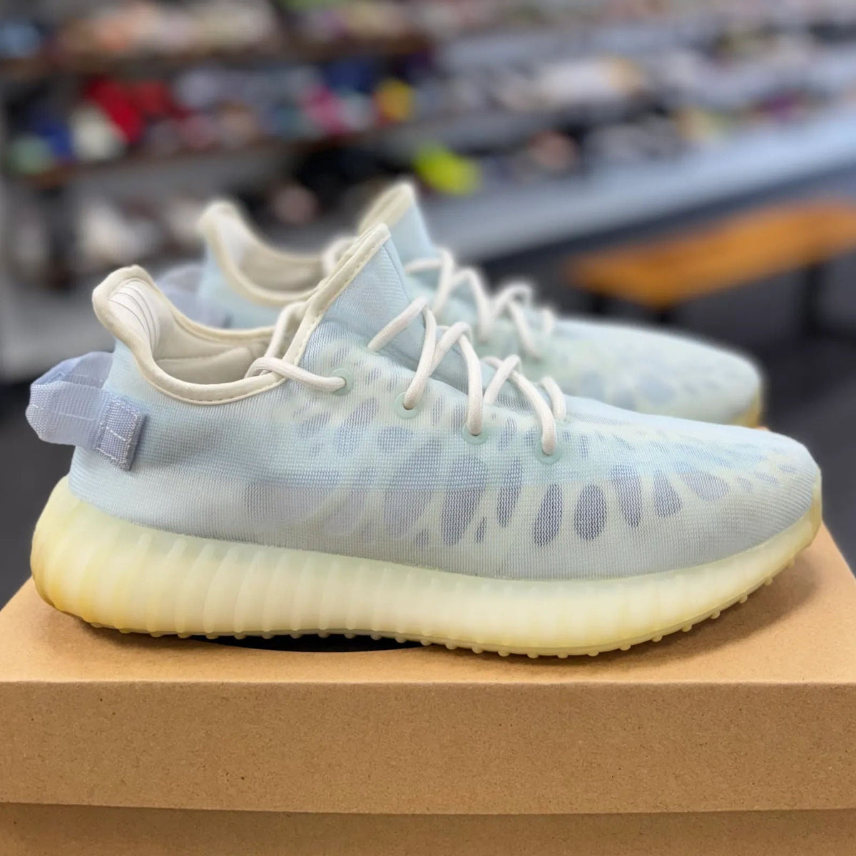 adidas Yeezy Boost 350 V2 Mono Ice - Preowned