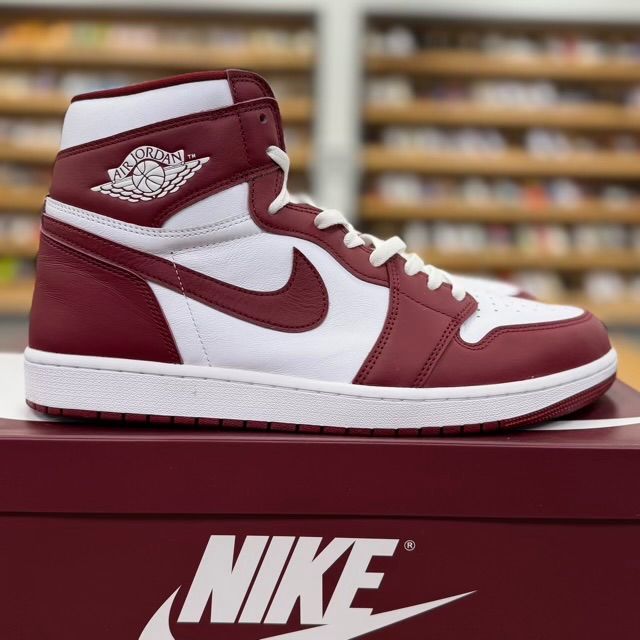 Jordan 1 Retro High OG Artisanal Team Red - Preowned