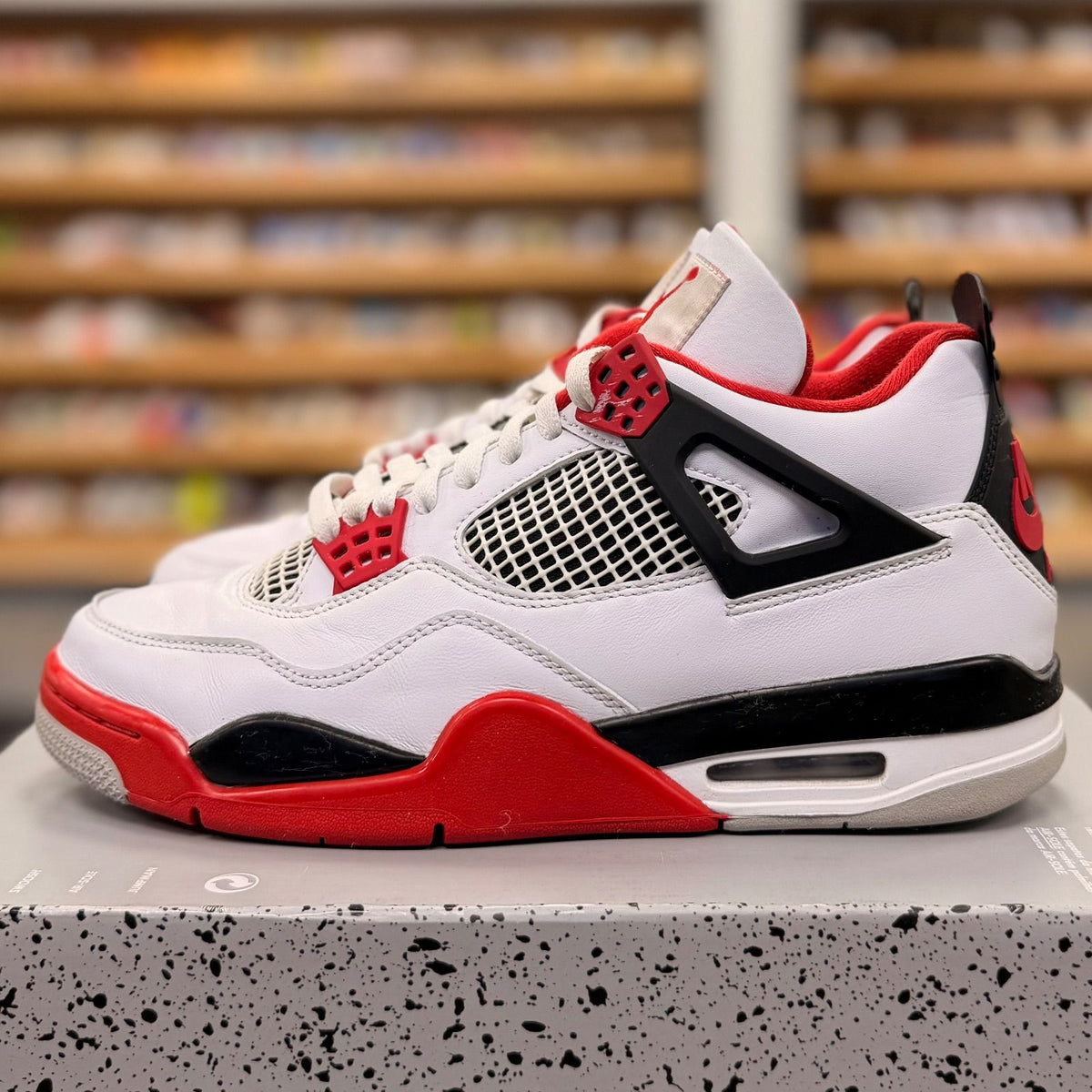 Jordan 4 Retro Fire Red (2020) - Preowned