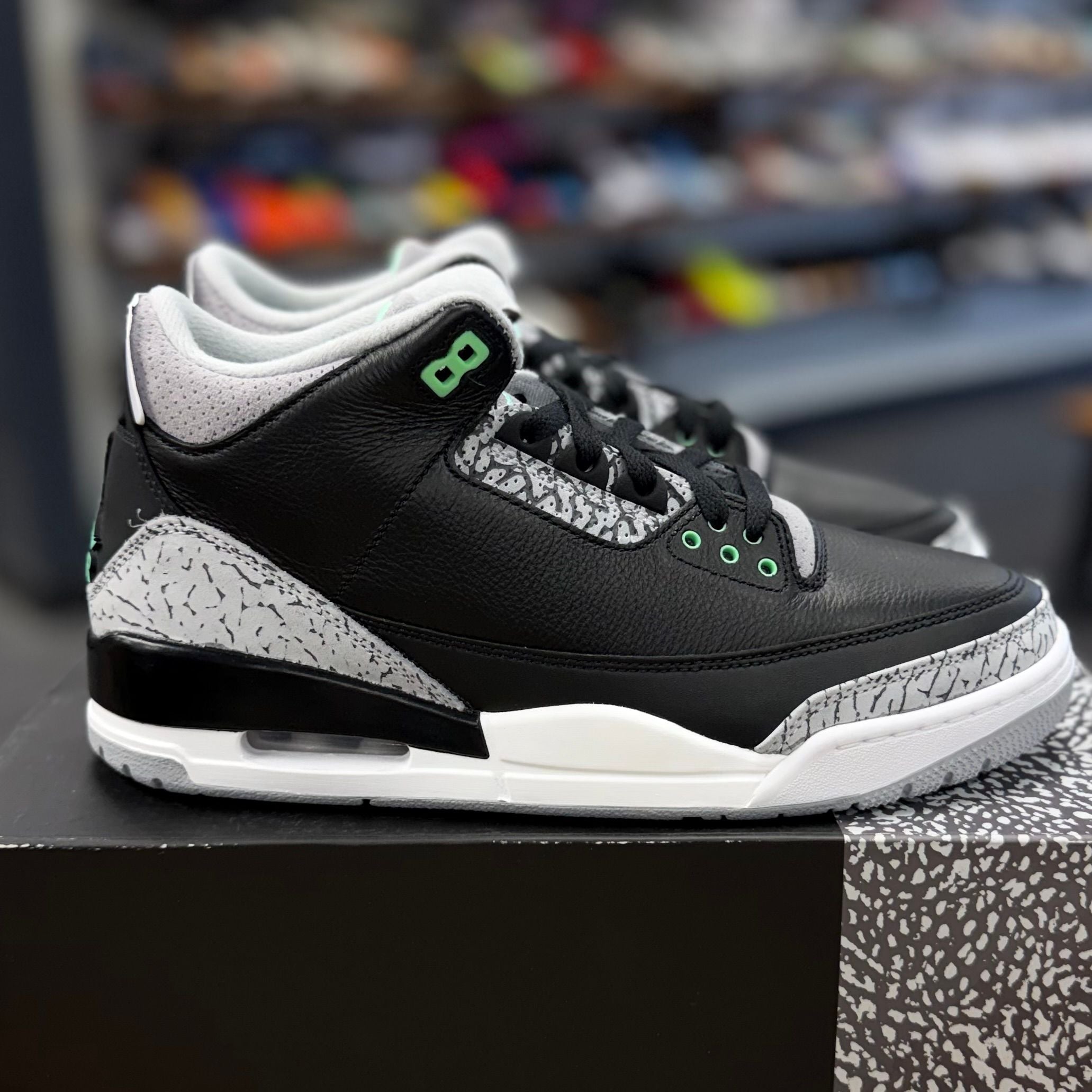 BRAND NEW STEAL - Jordan 3 Retro Green Glow