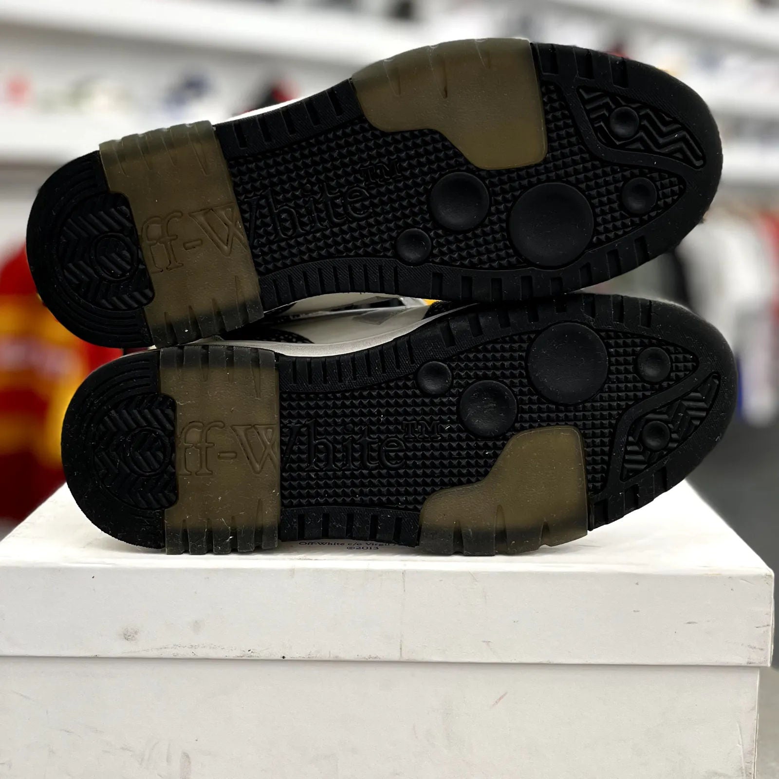OFF-WHITE Out Of Office OOO Low Tops Black Grey with Dots - Preowned