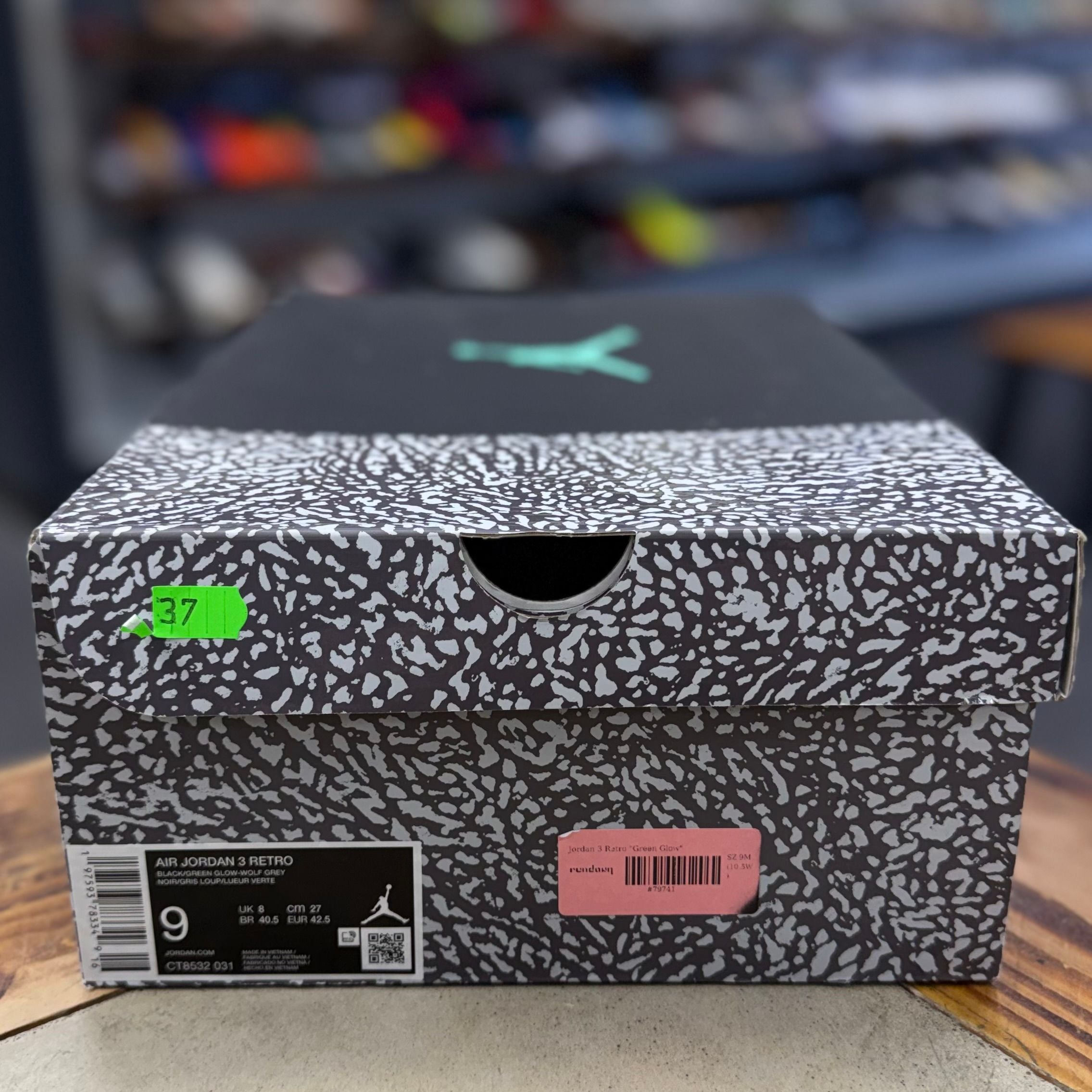 BRAND NEW STEAL - Jordan 3 Retro Green Glow