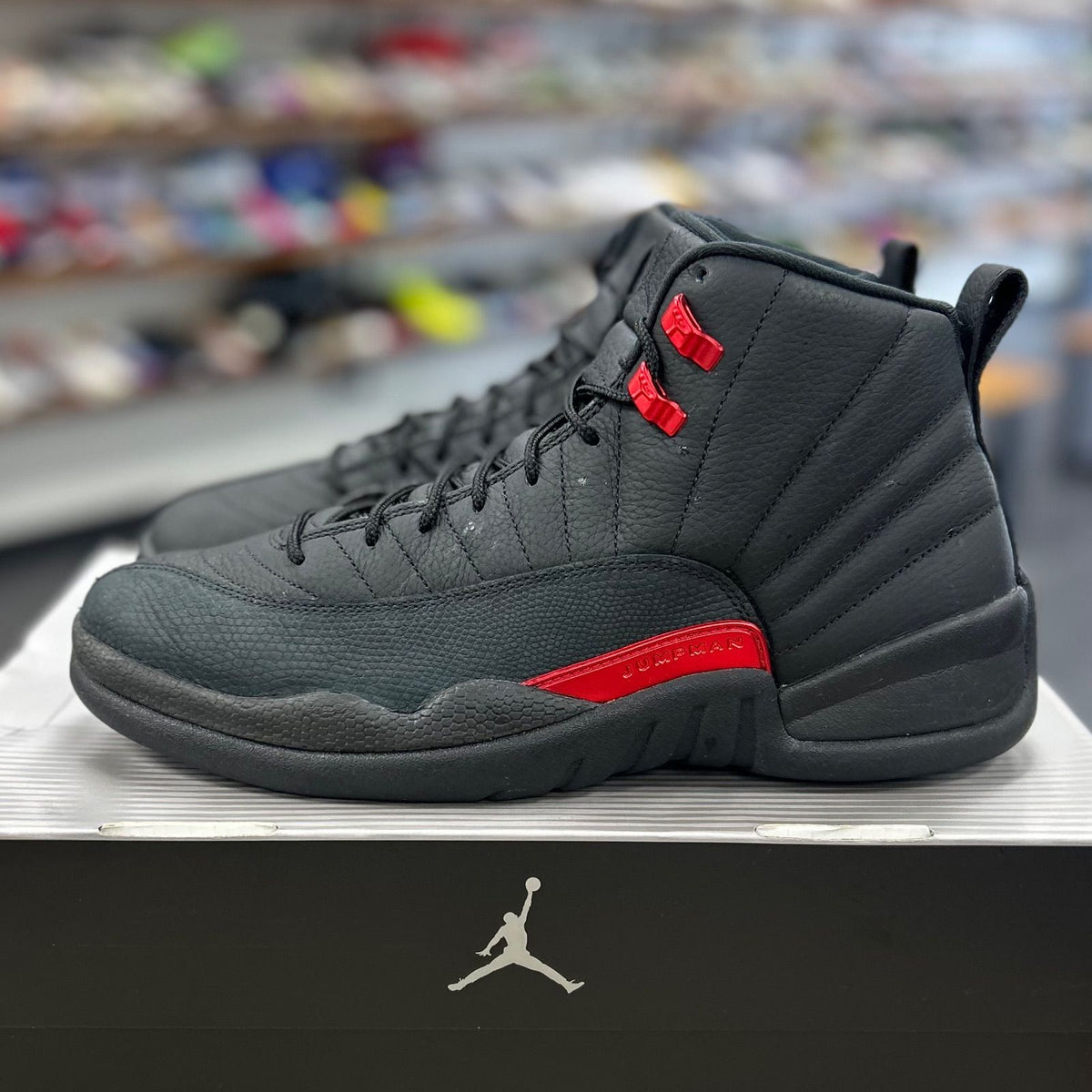 Jordan 12 Retro Bloodline - Preowned