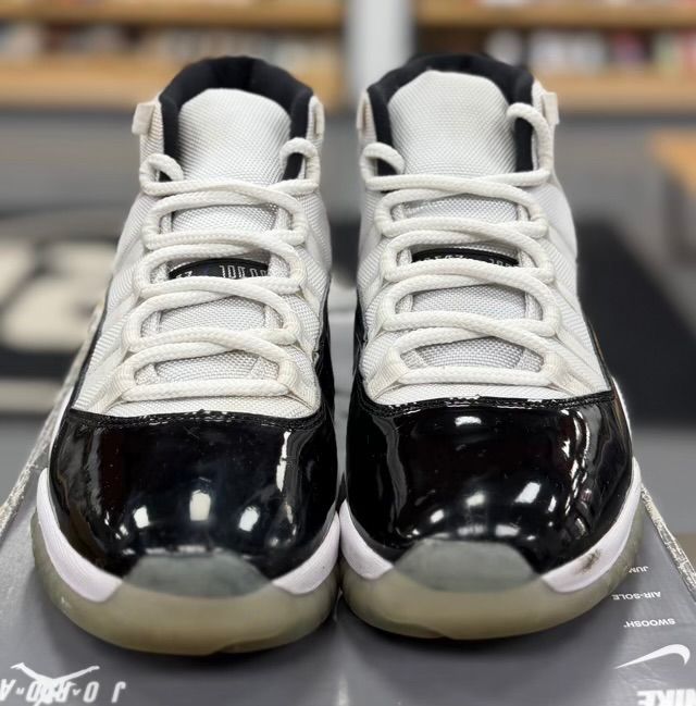 Jordan 11 Retro Concord (2011) - Preowned