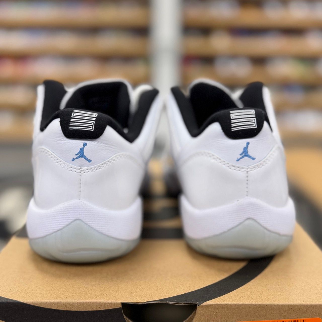 Jordan 11 Retro Low Legend Blue - Preowned