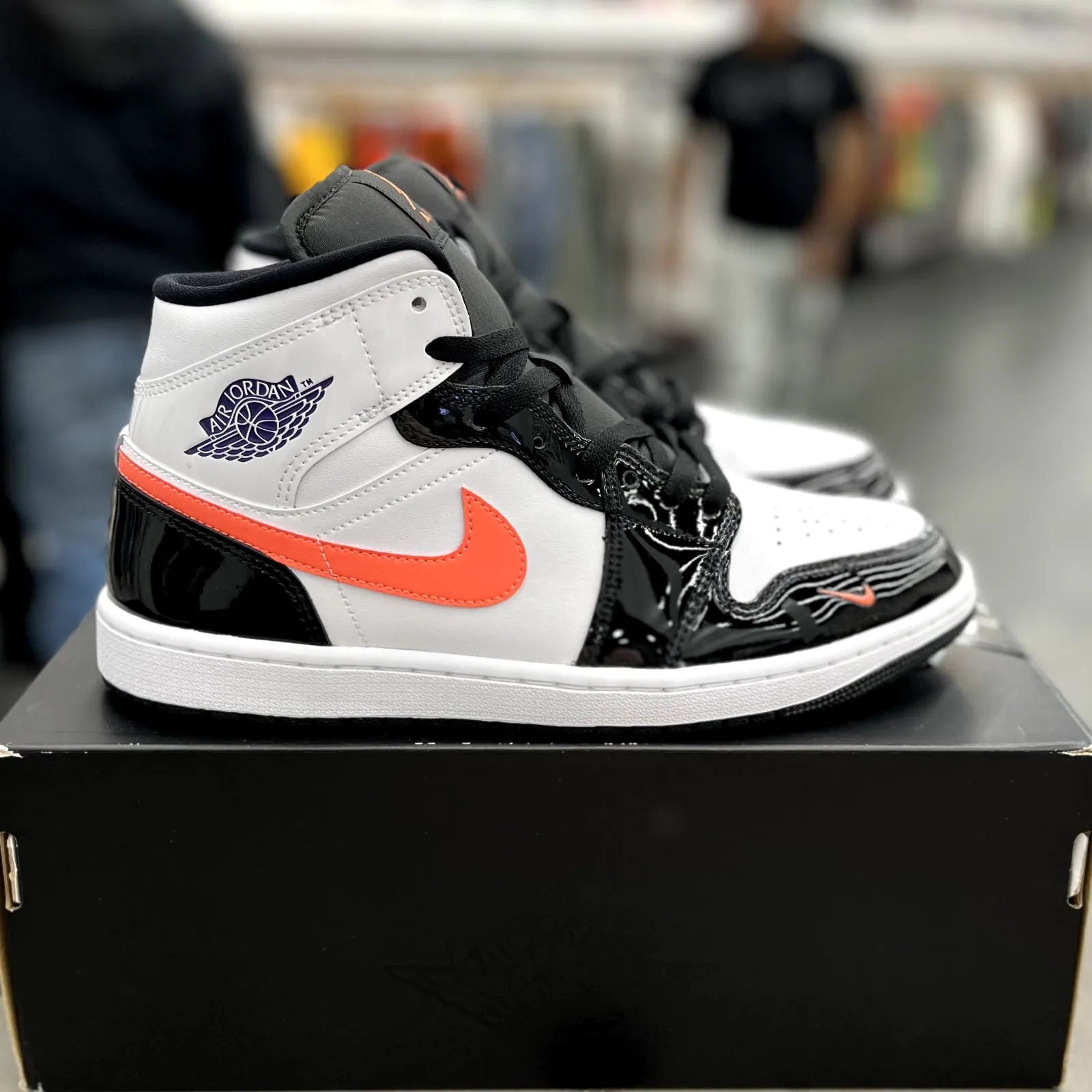 Jordan 1 Mid SE Mismatch Swoosh - Preowned