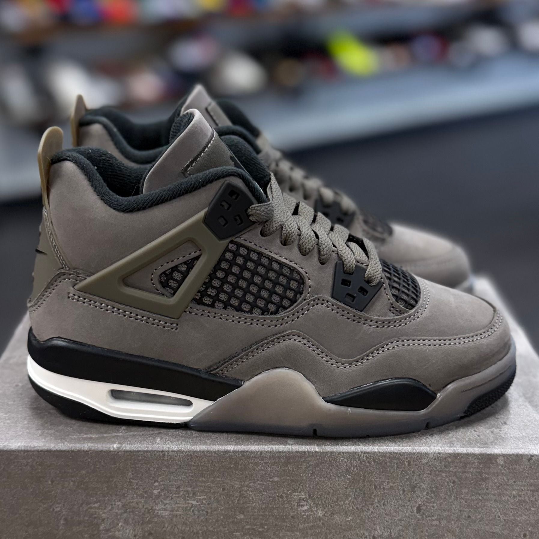 BRAND NEW STEAL - Jordan 4 Retro Cave Stone (GS)