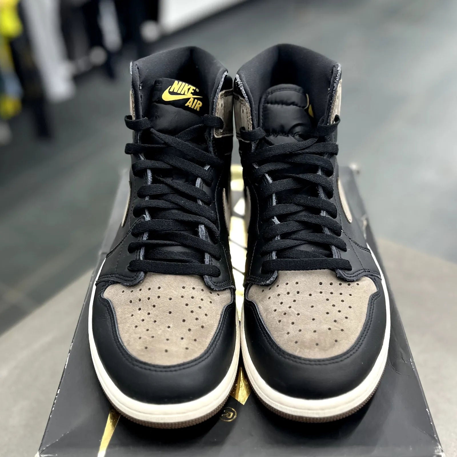 Jordan 1 Retro High OG Palomino - Preowned