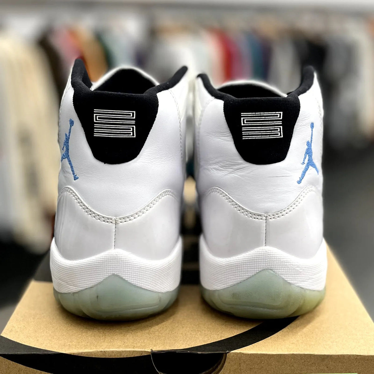 Jordan 11 Retro Legend Blue (2024) - Preowned
