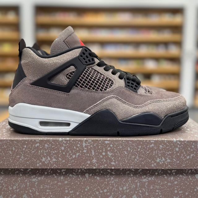 Jordan 4 Retro Taupe Haze - Preowned