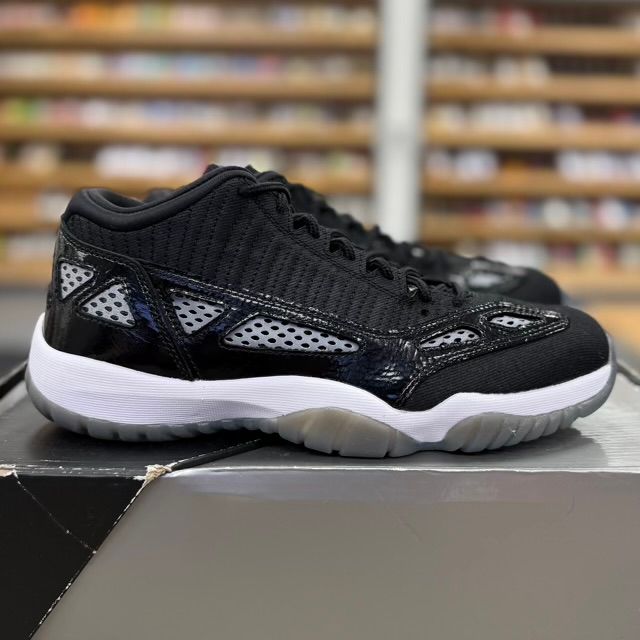 Jordan 11 Retro Low IE Craft Black White - Preowned