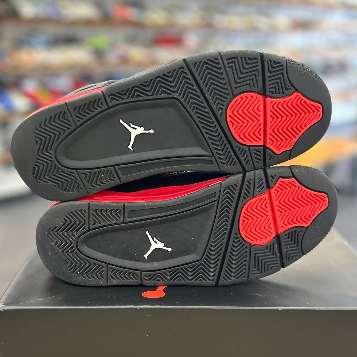 Jordan 4 Retro Red Thunder - Preowned