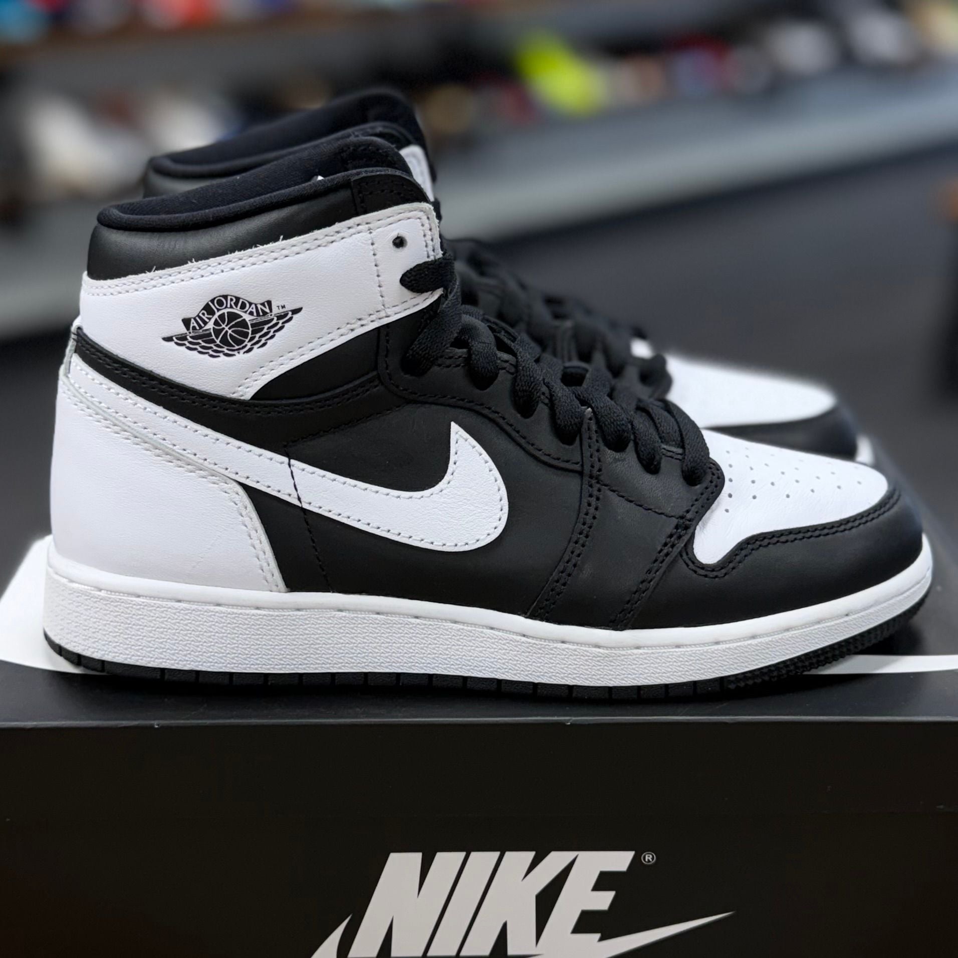 Jordan 1 Retro High OG Black White (GS) - Preowned